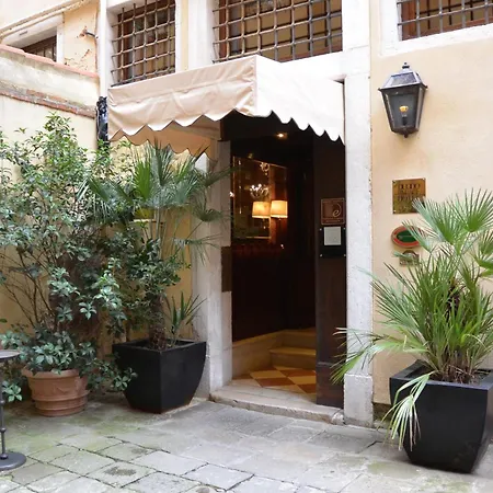 ホテル ドゥオーモ パレス